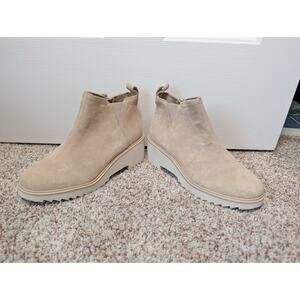 TOMS Bootie/Boots, size 7.5; Tan/Oatmeal Leather Wedge/Suede boots; Chunky heel